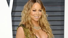 Mariah Carey to s výstrihom prehnala. Kostice sa zabodli do silikónov