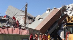 Počet obetí zemetrasenia stúpol na 67, živé objavili už iba psy