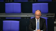 Sľuboval skoncovať s nestabilitou. Po zrade od vlastných a šoku sa napokon stal kancelárom