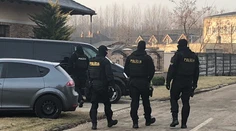 NAKA zasahovala na strednom Slovensku, zadržala podozrivých z lúpežných prepadnutí