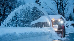 Počasie preverí cestárov. Snežiť bude aj cez deň
