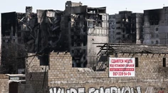 Za mesiac zomrelo v Mariupole päťtisíc ľudí, pri bombardovaní nemocnice zhorelo zaživa 50 osôb