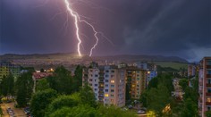 Na Slovensko prichádzajú silnejšie búrky: Pre tieto okresy už platia výstrahy