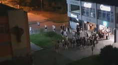 Krik, rozbité fľaše a prebdené noci. Obyvatelia košického sídliska už nevedia, čo ďalej