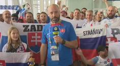 Smutní ani náhodou. Pozrite si pozitívne naladených fanúšikov po prehre s Ukrajinou na ME