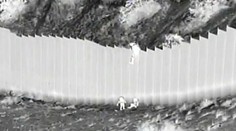 VIDEO: Prevádzači „zhodili" cez hranicu dve malé dievčatá (3 a 5 rokov) a nechali ich na púšti