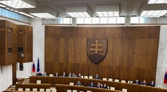 Dôchodky aj rodičovské príspevky čaká v lete mimoriadna valorizácia. Stúpnu v priemere o 60 eur