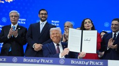 „Budeme môcť robiť prakticky čokoľvek, čo budeme chcieť“. Trump podpisom Charty založil Radu mieru