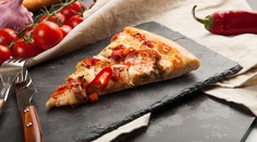 Ako zo suchej studenej pizze urobíte jedlú? Stačia vám na to dve veci