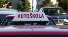 Strhol žiakovi volant a chcel prejsť pár na priechode pre chodcov. Inštruktor autoškoly čelí obžalobe