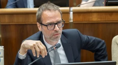 Tomáš Szalay odišiel z policajného výsluchu bez toho, aby bolo jasné, či ho budú stíhať