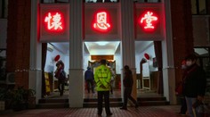 Krvavá dráma v čínskom meste: Útočník s nožom zabil pred vchodom do sauny najmenej 7 ľudí