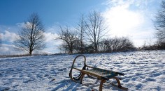 Zimná zábava sa zmenila na tragédiu. Muž (26) počas sánkovania náhle skolaboval