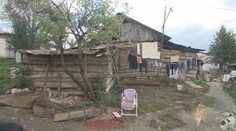 Súd zastavil búranie čiernych stavieb v obci na východe Slovenska. Rodiny v osade zatiaľ o domovy neprídu