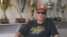 Nevidiaci masér je legendou slovenského basketbalového klubu. Vyše 30 rokov dôverujú len jemu