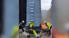 V našom najväčšom lyžiarskom stredisku vzniká nová lanovka. Dohromady ju dávajú pomocou vrtuľníka