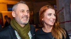 Spevák z Hexu v spoločnosti: Napriek ťažkej chorobe vyzerá skvelo