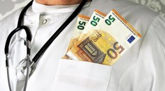 Lekárom, ktorí vyberajú poplatky za objednanie, hrozí pokuta. Obchádzajú zákon