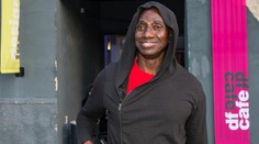 Ibi ukázal v spoločnosti sesternicu. Nikto nečakal, čo bude nasledovať