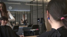 Máte dlhé vlasy? Rozlúčte sa s nimi pre dobrý účel