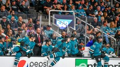 NHL po zranení rozhodcu zavádza nové pravidlo. Týka sa „zlozvyku“ hráčov pri striedaní