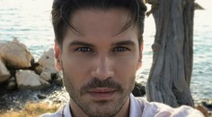 Yiğit z Nikdy ťa neopustím so synom v náručí: Z tohto záberu ide toľko lásky