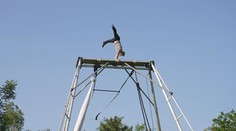 Tvrdé tréningy a posúvanie vlastných fyzických možností. Pozrite si príbeh bývalého akrobata Slnečného cirkusu