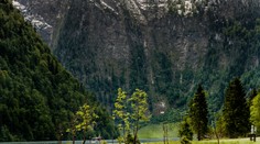 Rakúsko: Na brehu jazera našli kufor s časťami tela