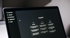 Výskum, ktorý hľadal najlepší jazyk na zadávanie príkazov AI, dospel k prekvapivému výsledku