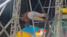 VIDEO: Chvíle hrôzy na ruskom kolese. Pod dvojicou praskla sedačka, žena spadla na zem