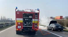 Na diaľnici D1 pri Trenčíne horelo auto
