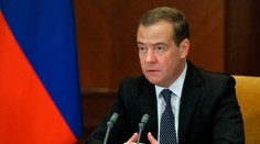Medvedev znova straší Západ. Vyhráža sa použitím jadrových zbraní