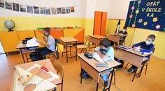 Žiaci sa vrátia v pondelok do škôl, rúška zostanú povinné
