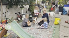 Už trikrát skončil v base, ona raz na ÁRE. Tyrana majú opäť prepustiť, Patrícia sa bojí o seba aj štyri deti