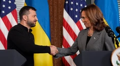 Harrisová uistila Zelenského, že jej podpora pre Ukrajinu je neochvejná