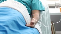 Mäsožravá baktéria napadla muža, rozpadávala sa mu tvár. Infekciu spôsobilo banálne zranenie