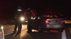 Policajná naháňačka sa skončila streľbou. Mladíkov kukláči čakali