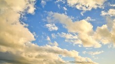 Na Slovensko mieri teplý front. Teploty môžu vystúpiť až na 14 stupňov