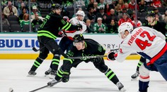 Washington nenatiahol víťaznú sériu na ľadoch súperov. Prvý hetrik v kariére zaznamenal Sherwood