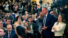 VIDEO: Dusná atmosféra v Bielom dome. Reportér vyčítal Zelenskému, že si nedal oblek