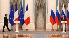 „Chcete, aby Francúzsko išlo do vojny s Ruskom?" opýtal sa Putin po piatich hodinách debaty Macrona