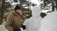 Legendárny chatár mal čo robiť. Betlehem zo snehu sa podaril napriek vrtochom počasia