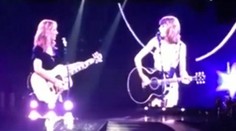 Legendárna Smradľavá mačka z Priateľov sa dostala na koncert