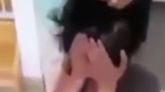 Dievča šikanovalo chorú spolužiačku. Matka ju takto kruto potrestala