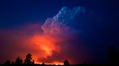 V USA zúri požiar väčší ako polovica rozlohy Bratislavského kraja. Zasahujú tisícky hasičov