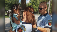 Trojročné dievčatko sa stratilo v centre Zvolena. Kamera zachytila zúfalú matku