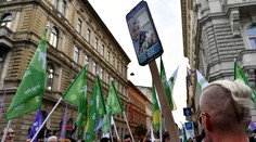 Maďari vyšli do ulíc. Protestovali proti podozreniam, že vláda sledovala známych ľudí