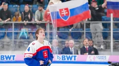 Otec bol majstrom sveta, on je top nádejou draftu. O kapitána reprezentácie sa kluby NHL doslova trhajú