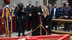 OBRAZOM: Slzy a hlboké dojatie. Veriaci po celom svete smútia za milovaným pápežom