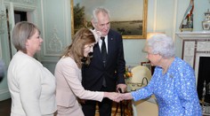 Zemana prijala v Buckinghamskom paláci kráľovná Alžbeta II.